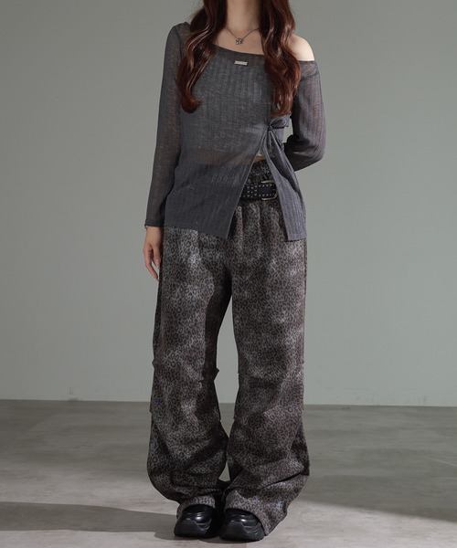 apres jour mignon（アプレジュールミニョン）の「スリット入りワンショルトップス【ZOZOTOWN限定アイテム】（Tシャツ/カットソー・レディース・オフホワイト/チャコールグレー/ブラウン系その他/ブラック・フリー/X-LARGE）」の10枚目の写真