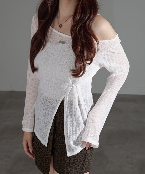 apres jour mignon（アプレジュールミニョン）の「スリット入りワンショルトップス【ZOZOTOWN限定アイテム】（Tシャツ/カットソー・レディース・オフホワイト/チャコールグレー/ブラウン系その他/ブラック・フリー/X-LARGE）」の14枚目の写真