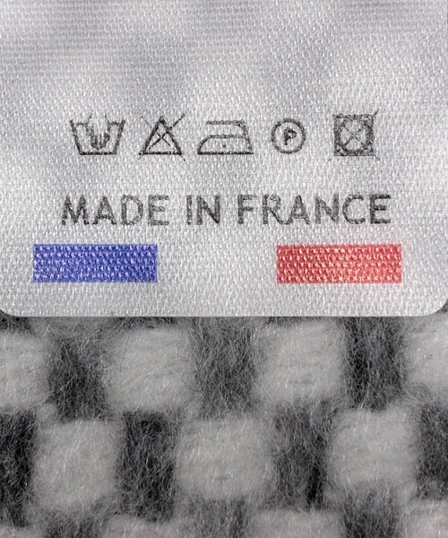 CORNILLON（コルニヨン）の「P.CORNILLON:〈手洗い可能〉マルチカラー チェック ストール（マフラー・レディース・ホワイト/ワイン/キャメル・ONE SIZE）」の7枚目の写真