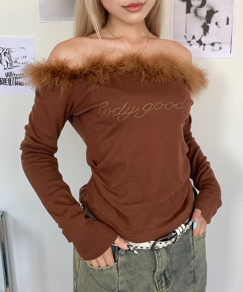 lilful(リルフル)の「オフショルフェイクファーラインストーンロゴギャザーロンT(Tシャツ/カットソー・レディース・ブラウン/アイボリー・M/S)」の2枚目の写真