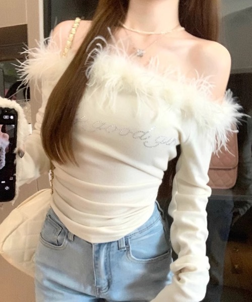 lilful(リルフル)の「オフショルフェイクファーラインストーンロゴギャザーロンT(Tシャツ/カットソー・レディース・ブラウン/アイボリー・M/S)」の1枚目の写真