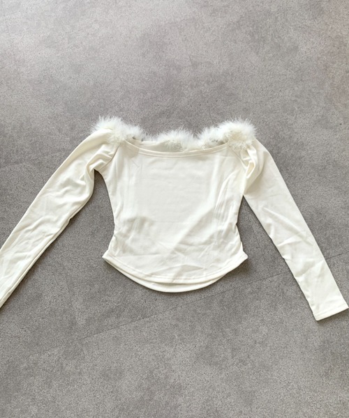 lilful(リルフル)の「オフショルフェイクファーラインストーンロゴギャザーロンT(Tシャツ/カットソー・レディース・ブラウン/アイボリー・M/S)」の5枚目の写真