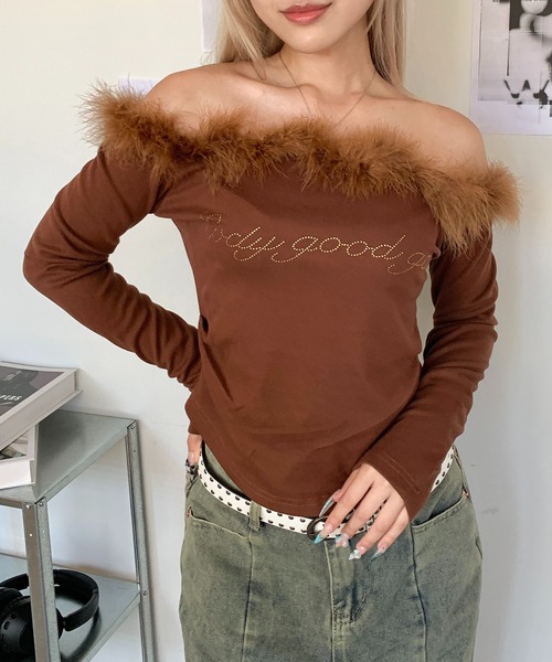 lilful(リルフル)の「オフショルフェイクファーラインストーンロゴギャザーロンT(Tシャツ/カットソー・レディース・ブラウン/アイボリー・M/S)」の12枚目の写真