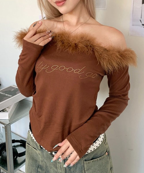 lilful(リルフル)の「オフショルフェイクファーラインストーンロゴギャザーロンT(Tシャツ/カットソー・レディース・ブラウン/アイボリー・M/S)」の10枚目の写真