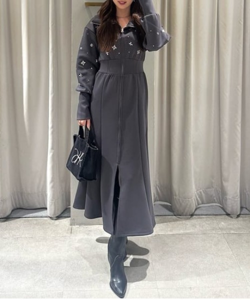 セール】フラワーモチーフスウェットワンピース 秋服 冬服（ワンピース