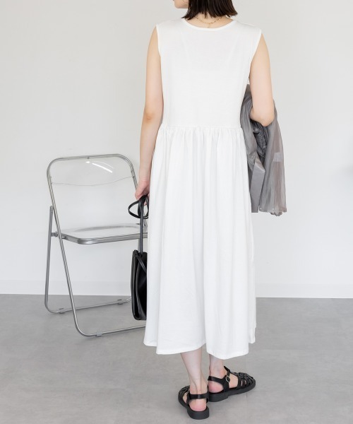 aity（アイティ）の「ノースリーブカットワンピース ロング丈 マキシ丈 フライス綿  インナー 夏服（ワンピース・レディース・オフホワイト/ブラック・M/L/LL/3L/4L）」の8枚目の写真