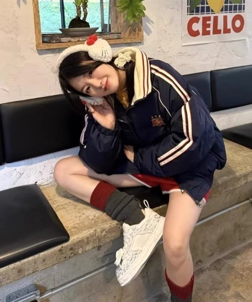 lilful（リルフル）の「配色サイドライン アメリカンデザイン ダブルジップ ダウンジャケット（ブルゾン・レディース・ネイビー/アイボリー・F）」の7枚目の写真