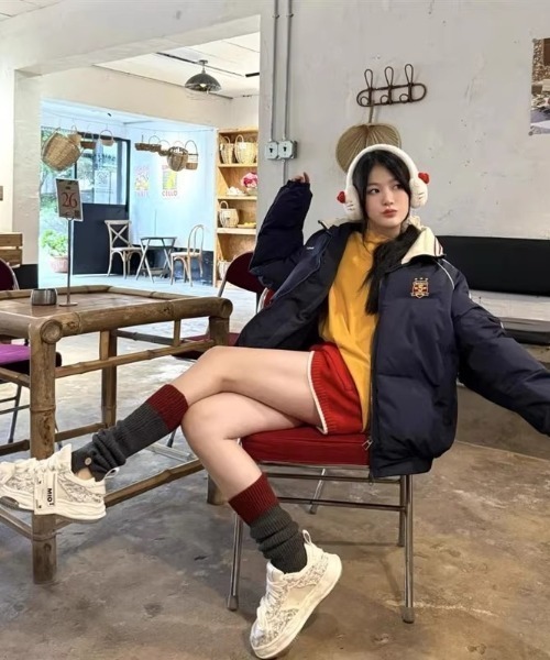 lilful（リルフル）の「配色サイドライン アメリカンデザイン ダブルジップ ダウンジャケット（ブルゾン・レディース・ネイビー/アイボリー・F）」の8枚目の写真