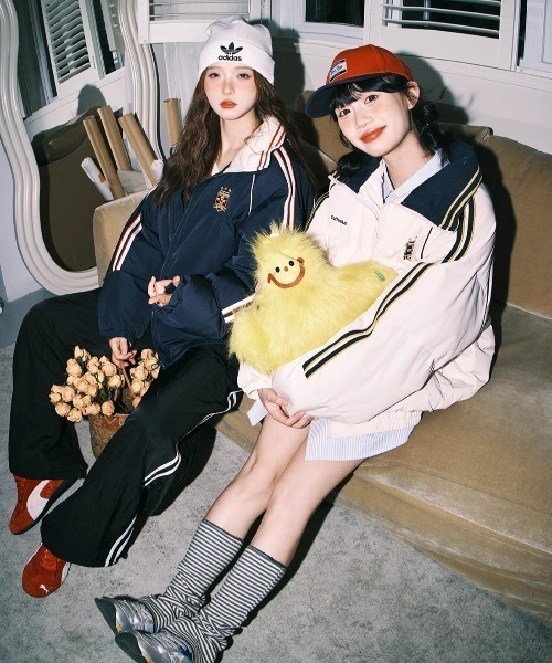 lilful（リルフル）の「配色サイドライン アメリカンデザイン ダブルジップ ダウンジャケット（ブルゾン・レディース・ネイビー/アイボリー・F）」の12枚目の写真