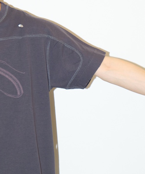 JIAN YE(ジェンイェ)の「25 TEE × jinjinneedle(Tシャツ/カットソー・メンズ・ダークグレー/ホワイト・M/L)」の13枚目の写真