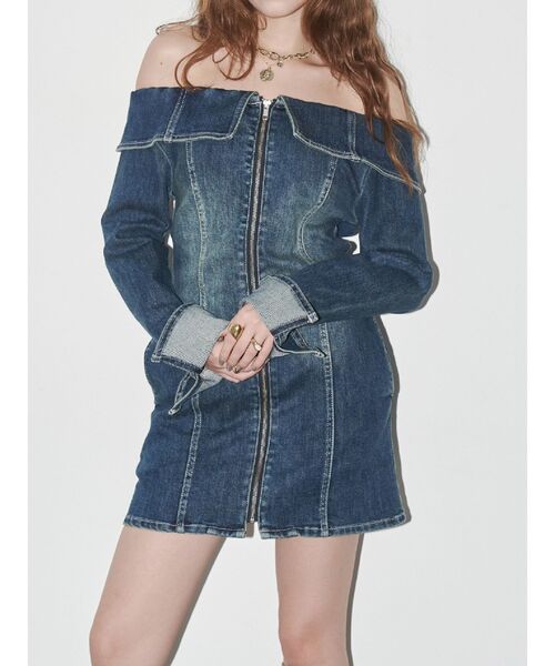 EVRIS（エヴリス）の「オフショルデニムミニワンピース（ワンピース・レディース・ブラック/ブルー・SMALL/MEDIUM）」の2枚目の写真