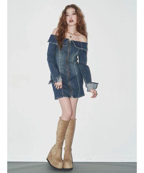 EVRIS（エヴリス）の「オフショルデニムミニワンピース（ワンピース・レディース・ブラック/ブルー・SMALL/MEDIUM）」の11枚目の写真