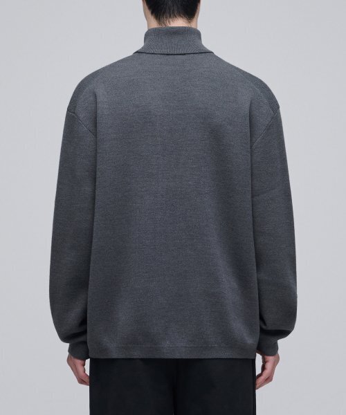 MUSINSA STANDARD（ムシンサスタンダード）の「ミニマルタートルネックニット [ミディアムグレー]（ニット/セーター・メンズ・その他・SMALL/MEDIUM/LARGE/X-LARGE/XX-LARGE）」の6枚目の写真