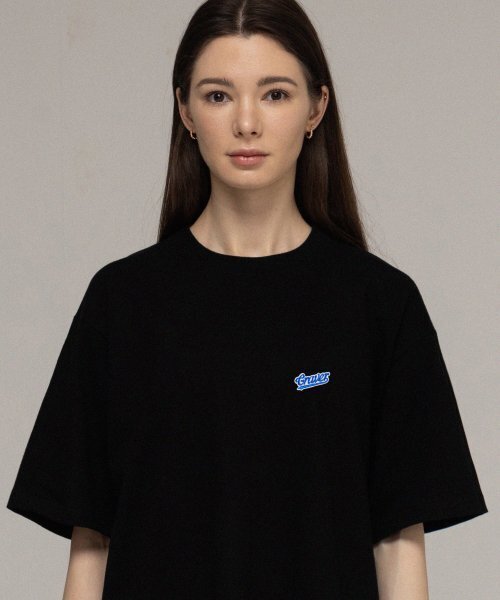 GRAVER（グレーバー）の「[ユニセックス]ベースボールブルーロゴ刺繍半袖Tシャツ_ブラック（Tシャツ/カットソー・レディース・ブラック・X-LARGE/SMALL/MEDIUM/LARGE）」の2枚目の写真