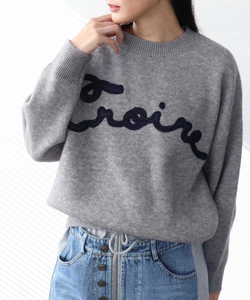 Three Four Time(スリーフォータイム)の「刺繍ロゴニットプルオーバー(ニット/セーター・レディース・グレー・FREE)」の1枚目の写真