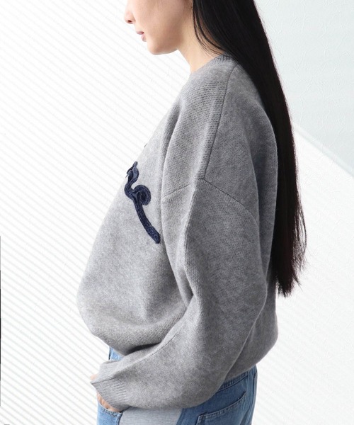 Three Four Time(スリーフォータイム)の「刺繍ロゴニットプルオーバー(ニット/セーター・レディース・グレー・FREE)」の3枚目の写真
