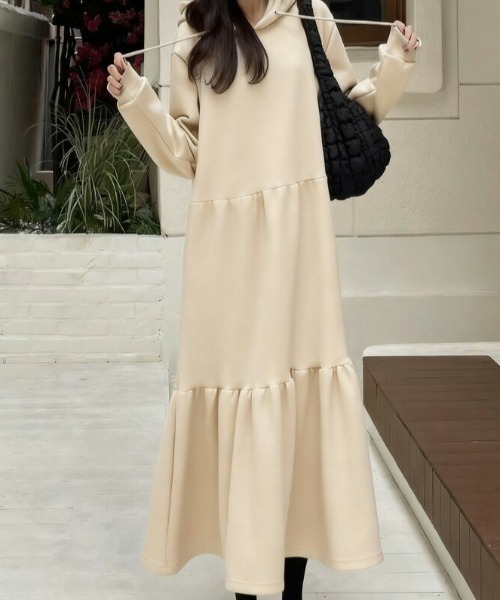 lesperance(レスぺランス)の「ティアードフーディワンピース(ワンピース・レディース・ベージュ/グレー/ブラック・フリー)」の3枚目の写真