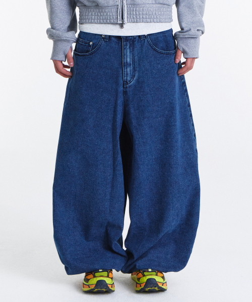 KICHUL(キチョル)の「BALLOON FIT DENIM PANTS (INDIGO BLUE)(デニムパンツ・レディース・その他・LARGE/MEDIUM/SMALL/XX-SMALL/X-SMALL)」の1枚目の写真