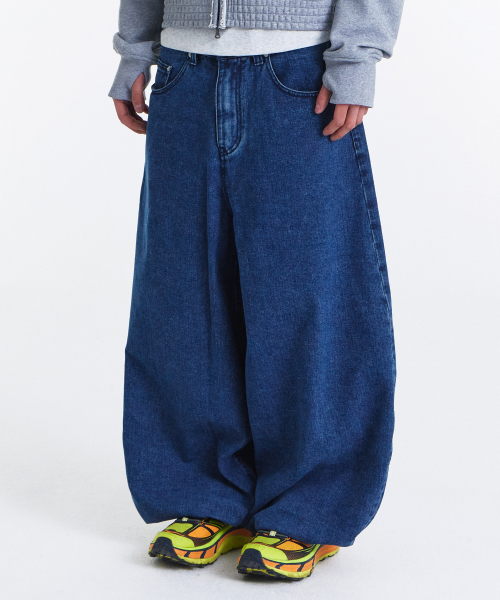 KICHUL(キチョル)の「BALLOON FIT DENIM PANTS (INDIGO BLUE)(デニムパンツ・レディース・その他・LARGE/MEDIUM/SMALL/XX-SMALL/X-SMALL)」の2枚目の写真