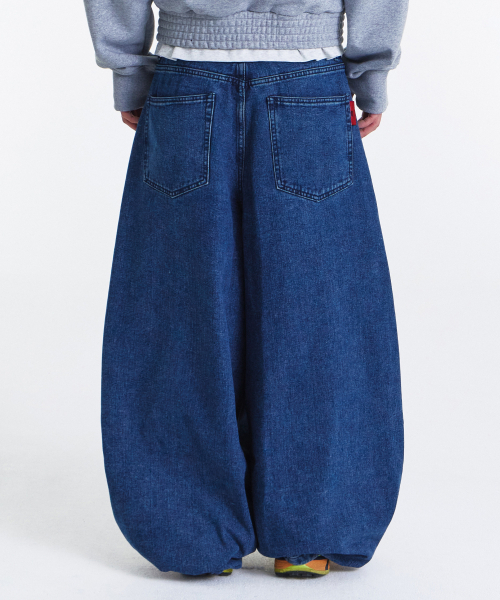 KICHUL(キチョル)の「BALLOON FIT DENIM PANTS (INDIGO BLUE)(デニムパンツ・レディース・その他・LARGE/MEDIUM/SMALL/XX-SMALL/X-SMALL)」の3枚目の写真