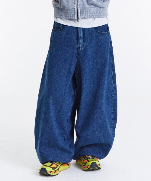KICHUL(キチョル)の「BALLOON FIT DENIM PANTS (INDIGO BLUE)(デニムパンツ・レディース・その他・LARGE/MEDIUM/SMALL/XX-SMALL/X-SMALL)」の4枚目の写真