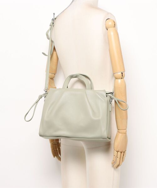 florist(フローリスト)の「【高見え・2WAY】レザータッチタックデザインハンドバッグ/ショルダーバッグ/ビジネスバッグ(iPad収納可)(ハンドバッグ・レディース・グレイッシュベージュ/オフホワイト/ミント/ブラック/ブラウン/モカ・FREE)」の7枚目の写真