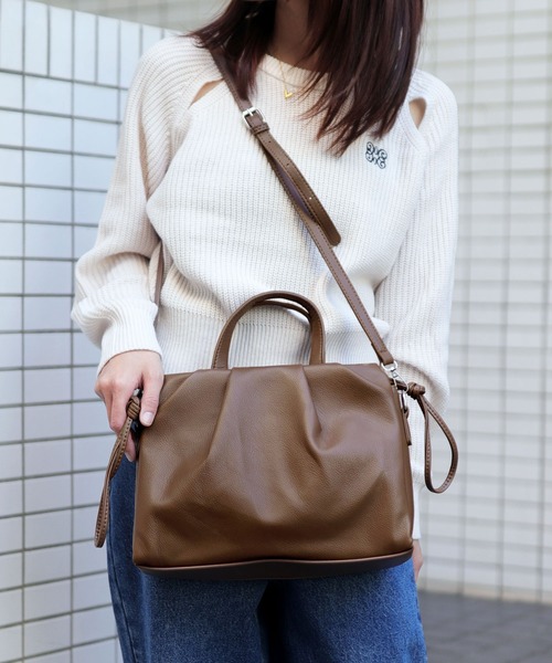 florist(フローリスト)の「【高見え・2WAY】レザータッチタックデザインハンドバッグ/ショルダーバッグ/ビジネスバッグ(iPad収納可)(ハンドバッグ・レディース・グレイッシュベージュ/オフホワイト/ミント/ブラック/ブラウン/モカ・FREE)」の3枚目の写真