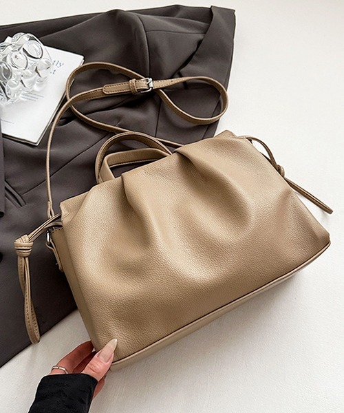 florist(フローリスト)の「【高見え・2WAY】レザータッチタックデザインハンドバッグ/ショルダーバッグ/ビジネスバッグ(iPad収納可)(ハンドバッグ・レディース・グレイッシュベージュ/オフホワイト/ミント/ブラック/ブラウン/モカ・FREE)」の5枚目の写真