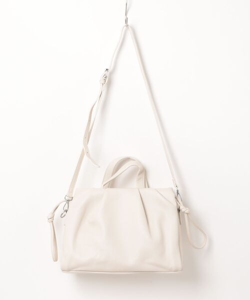 florist(フローリスト)の「【高見え・2WAY】レザータッチタックデザインハンドバッグ/ショルダーバッグ/ビジネスバッグ(iPad収納可)(ハンドバッグ・レディース・グレイッシュベージュ/オフホワイト/ミント/ブラック/ブラウン/モカ・FREE)」の8枚目の写真