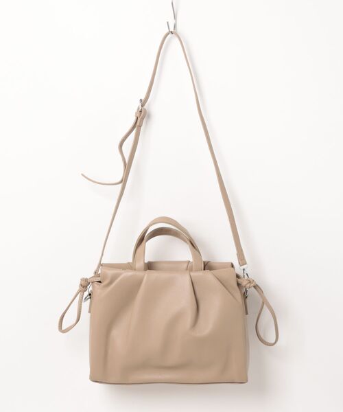 florist(フローリスト)の「【高見え・2WAY】レザータッチタックデザインハンドバッグ/ショルダーバッグ/ビジネスバッグ(iPad収納可)(ハンドバッグ・レディース・グレイッシュベージュ/オフホワイト/ミント/ブラック/ブラウン/モカ・FREE)」の9枚目の写真