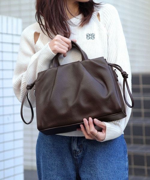 florist(フローリスト)の「【高見え・2WAY】レザータッチタックデザインハンドバッグ/ショルダーバッグ/ビジネスバッグ(iPad収納可)(ハンドバッグ・レディース・グレイッシュベージュ/オフホワイト/ミント/ブラック/ブラウン/モカ・FREE)」の15枚目の写真