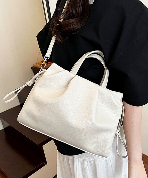 florist(フローリスト)の「【高見え・2WAY】レザータッチタックデザインハンドバッグ/ショルダーバッグ/ビジネスバッグ(iPad収納可)(ハンドバッグ・レディース・グレイッシュベージュ/オフホワイト/ミント/ブラック/ブラウン/モカ・FREE)」の18枚目の写真