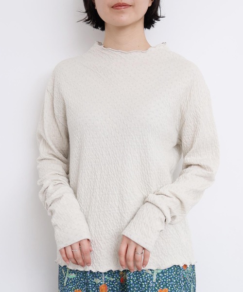 l'atelier du savon(アトリエドサボン)の「ふくふくしたドット モックネックTシャツ(Tシャツ/カットソー・レディース・オフホワイト/グレー/ブラック・FREE)」の2枚目の写真