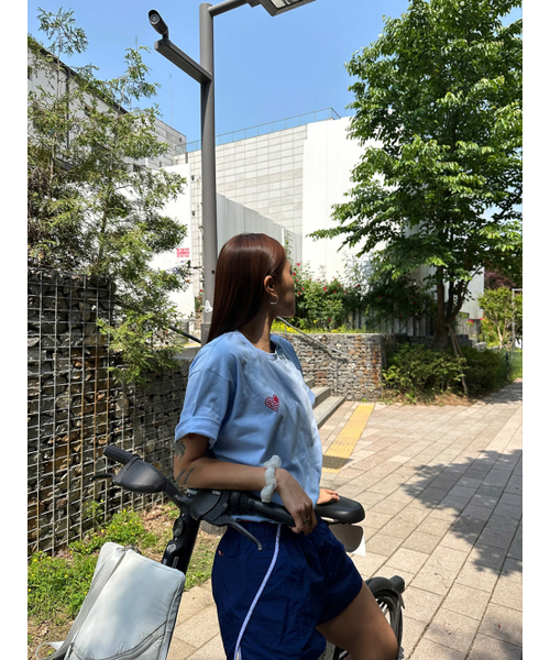 MENASOO(ミナス)の「SMALL HEARTTRACK OVER FIT TEE_SKYBLUE(Tシャツ/カットソー・レディース・スカイブルー・F)」の2枚目の写真