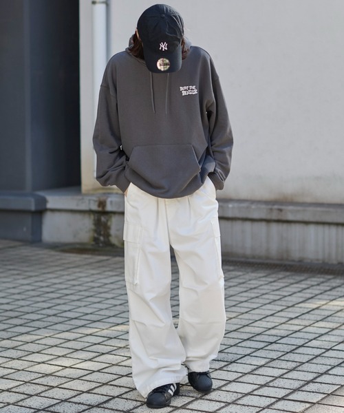 NEW JACK(ニュージャック)の「∴WEGO/【26年春新作】別注NEWJACKグラフィックプルパーカー(パーカー・メンズ・ブラック/ホワイト/アッシュグレー/チャコールグレー・MEDIUM/LARGE)」の6枚目の写真