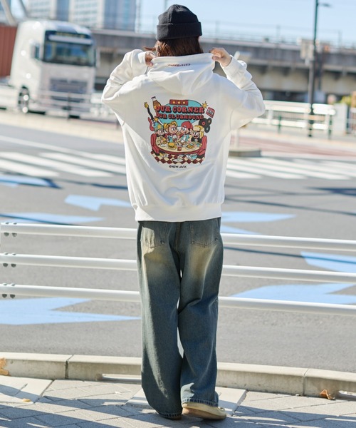 NEW JACK(ニュージャック)の「∴WEGO/【26年春新作】別注NEWJACKグラフィックプルパーカー(パーカー・メンズ・ブラック/ホワイト/アッシュグレー/チャコールグレー・MEDIUM/LARGE)」の15枚目の写真