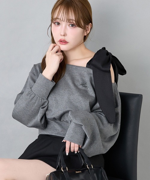 one after another NICE CLAUP（ワンアフターアナザーナイスクラップ）の「肩リボンワンショルトップス（Tシャツ/カットソー・レディース・チャコールグレー/アイボリー/ピンク/ネイビー・FREE）」の2枚目の写真