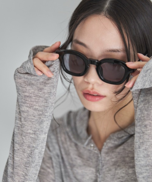 feepur（フェピュール）の「ワイドフレームメガネ/サングラス（メガネ・レディース・ブラック/クリア・FREE）」の2枚目の写真