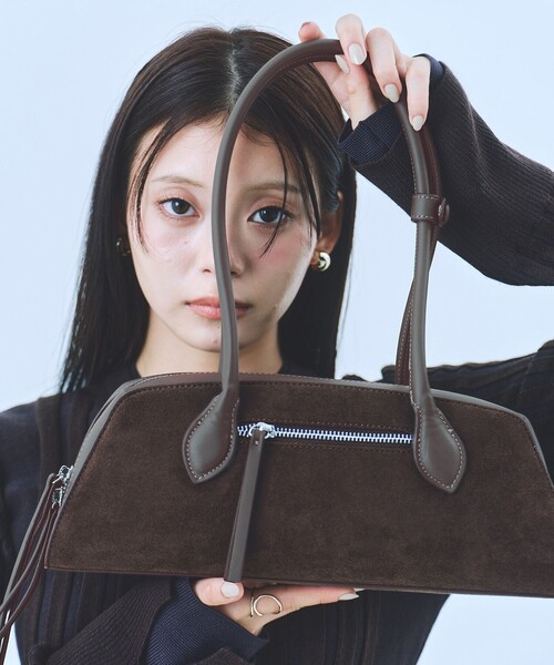UNITED TOKYO(ユナイテッドトウキョウ)の「【WEB限定カラーあり!】Vegan Leather Shoulder Bag/冬服(ショルダーバッグ・レディース・マルチ/ブラック/ブラウン・FREE)」の4枚目の写真