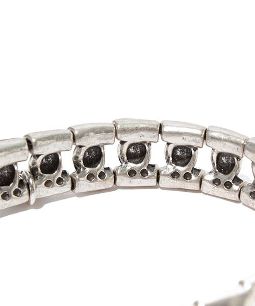 PHILIPPE AUDIBERT(フィリップ オーディベール)の「PHILIPPE AUDIBERT / "Forcat" ブレスレット(ブレスレット・レディース・シルバー・ONE SIZE)」の4枚目の写真