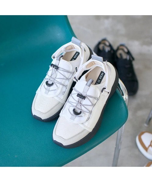 Mode et Jacomo（モードエジャコモ）の「【２WAY】コードストッパースニーカー（スニーカー・レディース・ブラック/ホワイト/ブルー系その他/ホワイト系その他2・22.5cm/23cm/23.5cm/24cm/24.5cm）」の2枚目の写真