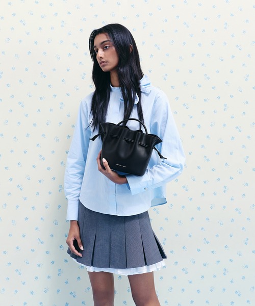CHARLES & KEITH(チャールズ & キース)の「Sammie サミー ドローストリング バケットバッグ(ショルダーバッグ・レディース・クリーム/ブラック/ピンク系その他3・S)」の2枚目の写真