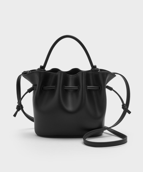 CHARLES & KEITH(チャールズ & キース)の「Sammie サミー ドローストリング バケットバッグ(ショルダーバッグ・レディース・クリーム/ブラック/ピンク系その他3・S)」の5枚目の写真