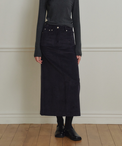 MARROT(マロット)の「コーデュロイスリムスカート_ネイビー(スカート・レディース・ダークネイビー・SMALL/MEDIUM)」の1枚目の写真