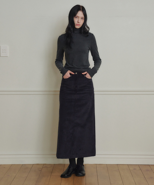 MARROT(マロット)の「コーデュロイスリムスカート_ネイビー(スカート・レディース・ダークネイビー・SMALL/MEDIUM)」の2枚目の写真