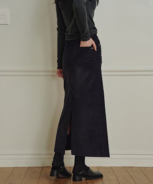 MARROT(マロット)の「コーデュロイスリムスカート_ネイビー(スカート・レディース・ダークネイビー・SMALL/MEDIUM)」の3枚目の写真