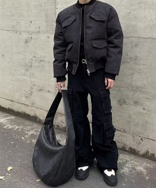 WESTBOY(ウエストボーイ)の「レザーライク ビッグカーブボディーバッグ WO25W17BG28(ショルダーバッグ・メンズ・ブラック/ブラウン・FREE)」の7枚目の写真