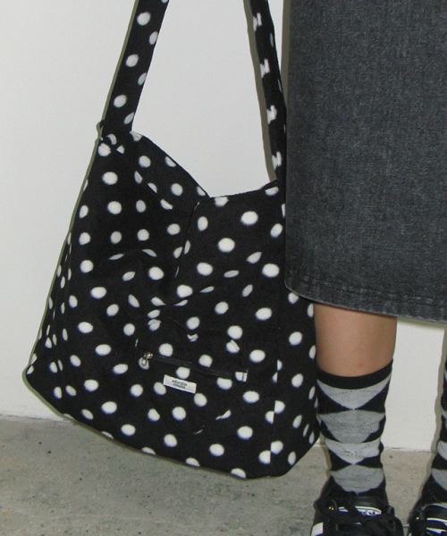 RONRON(ロンロン)の「DOT FLEECE TOTE BAG BLACK(トートバッグ・レディース・その他・FREE)」の2枚目の写真