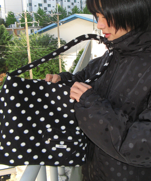 RONRON(ロンロン)の「DOT FLEECE TOTE BAG BLACK(トートバッグ・レディース・その他・FREE)」の3枚目の写真