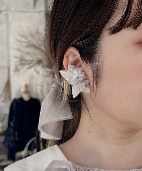 m.soeur(エムスール)の「クララとサテンのピアス(ピアス(両耳用)・レディース・ホワイト/ピンク/グレー・FREE)」の2枚目の写真